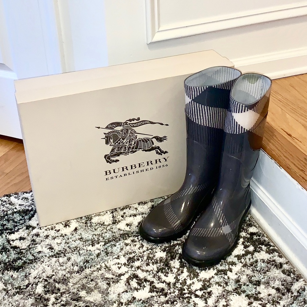 BURBERRY Gray Wellington Rain Boots. Worn Twice.